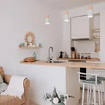 A ESTRENAR: Piso de Diseño al lado del mar, Marbella